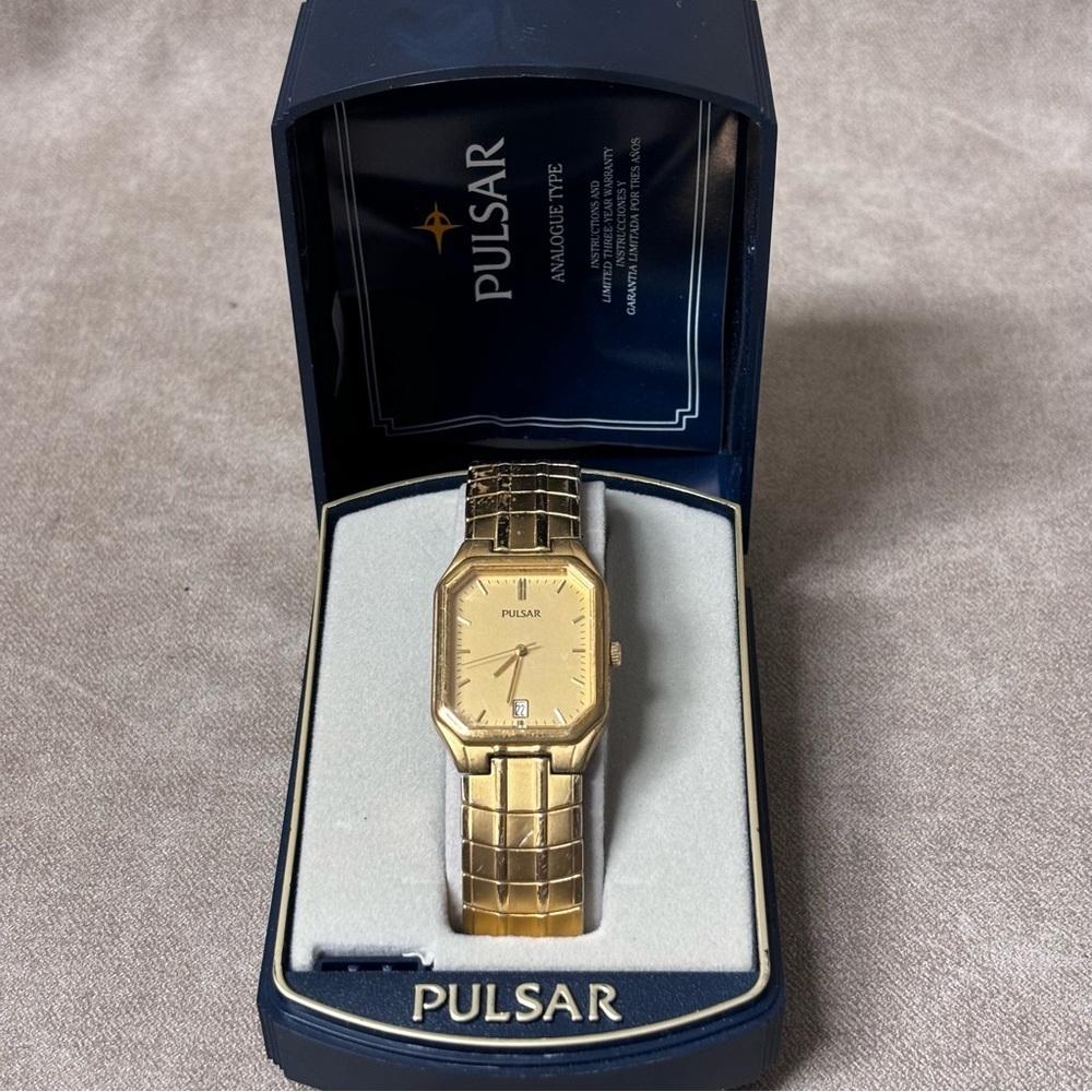Pulsar by Seiko Mens Gold Plated Tank Wrist Watch Expansion Bracelet 28x37mm